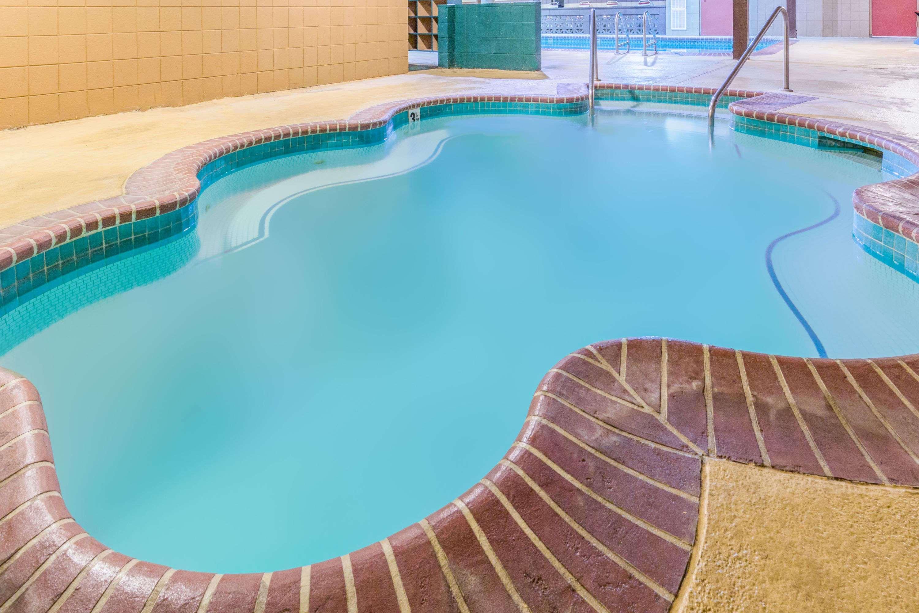 Days Inn By Wyndham Black Bear Salem Ngoại thất bức ảnh