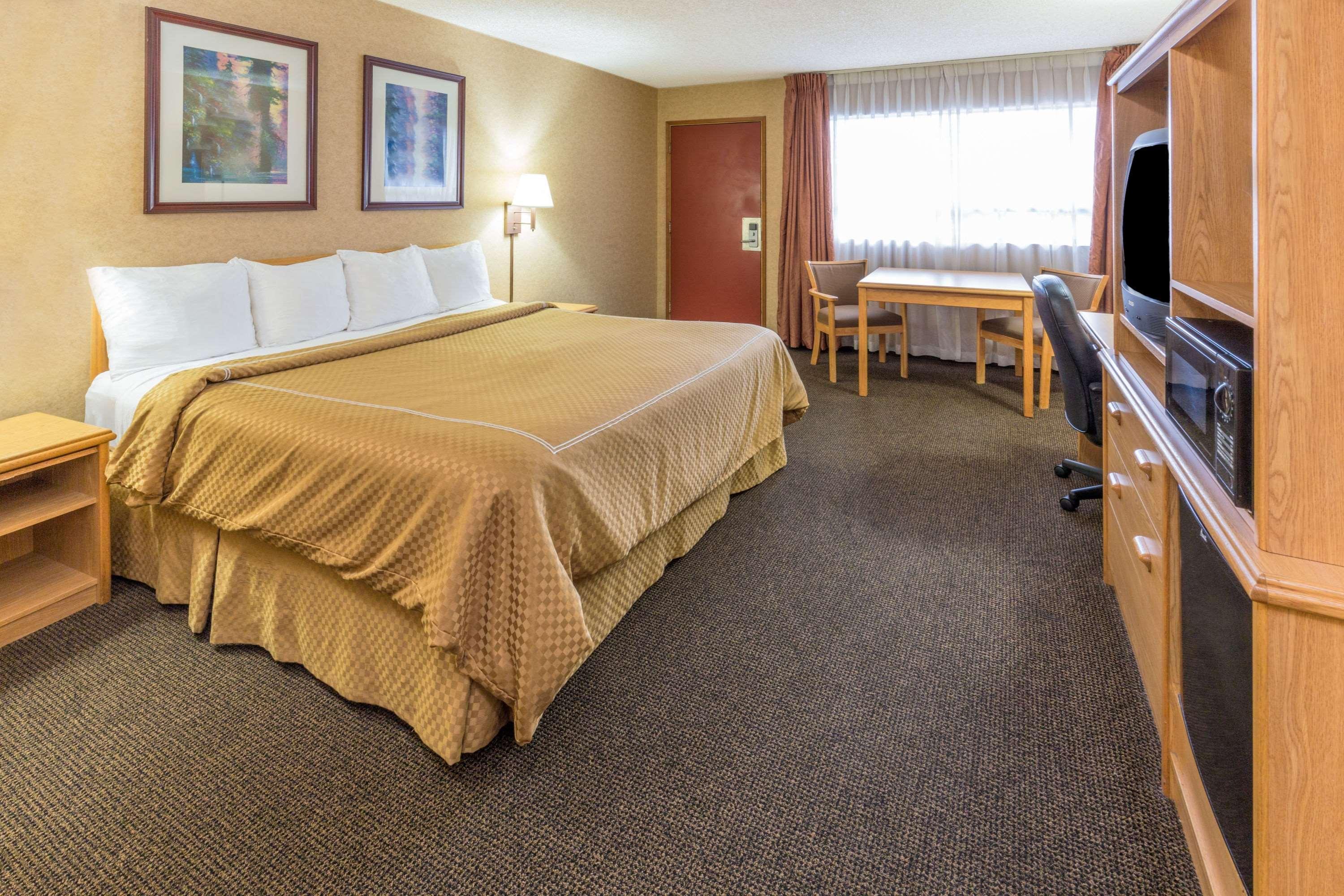 Days Inn By Wyndham Black Bear Salem Ngoại thất bức ảnh